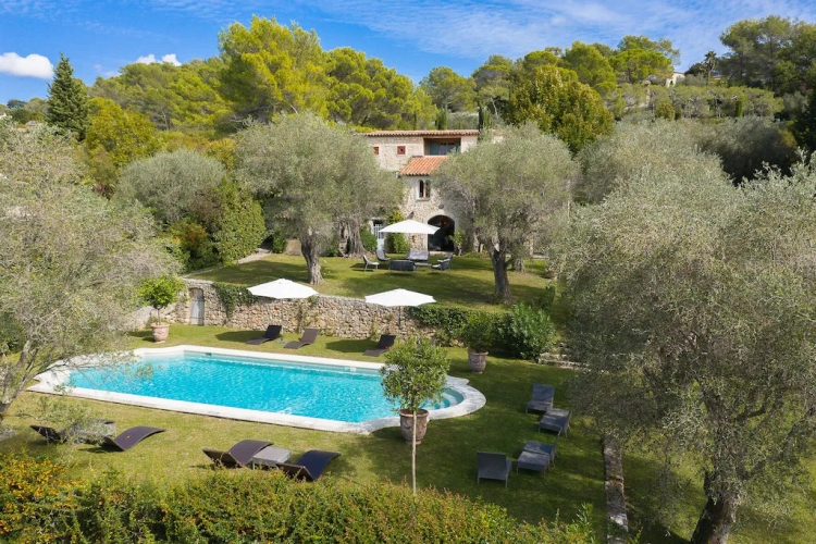 Cannes Mougins villa pour 10 personnes avec piscine