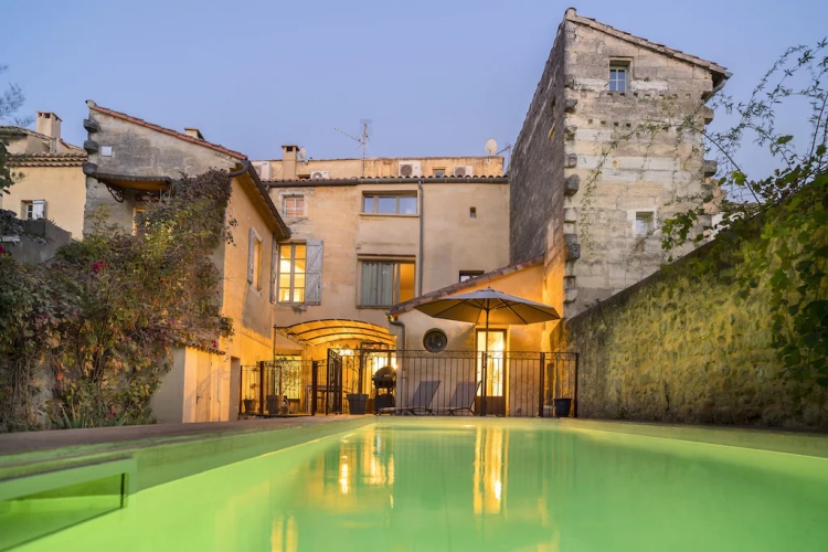 Uzès, Maison de ville en pierre