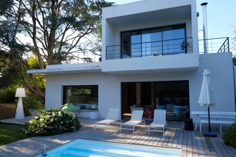 Biarritz : Maison contemporaine ouverte sur une grande terrasse calme proche des plages