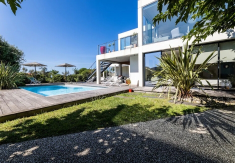 Biarritz : Villa d&#039;architecte avec piscine jardin et vue mer