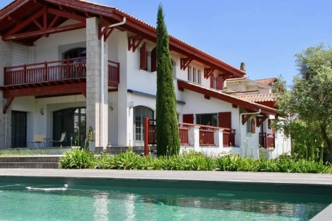 Bidart, grande villa au coeur du village